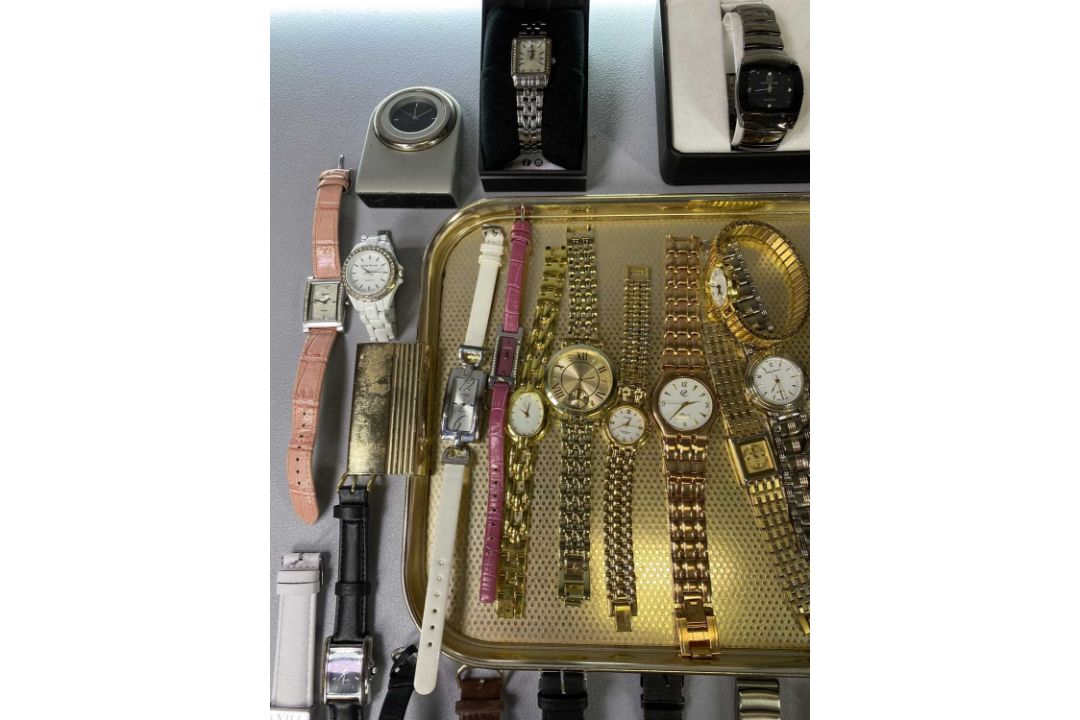 LADIES' & GENT'S QUARTZ MOVEMENT FASHION WATCHES including gold tone and stainless steel bracelet - Image 2 of 5