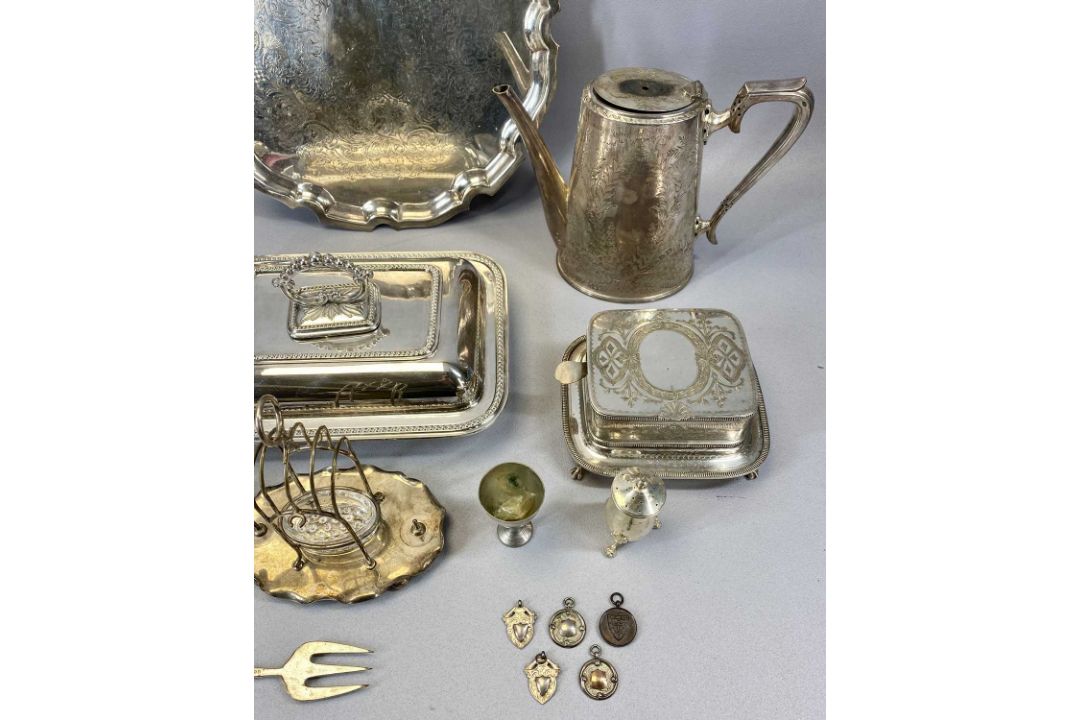 EPNS & PLATED ITEMS including rectangular entree dish and cover, butter dish with hinged cover, - Image 3 of 4
