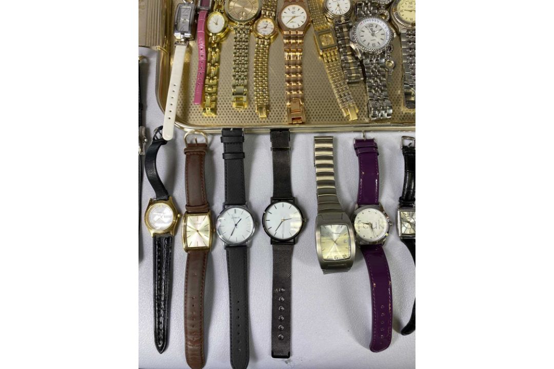 LADIES' & GENT'S QUARTZ MOVEMENT FASHION WATCHES including gold tone and stainless steel bracelet - Image 3 of 5