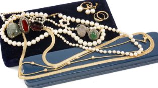 GROUP OF JEWELLERY comprising pair of boxed Sakata cultured 14k gold pearl earrings, 9ct gold