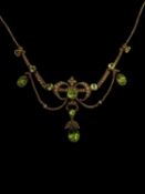 EDWARDIAN 15CT GOLD PERIDOT & PEARL NECKLACE, bar links channel set with graduated seed pearls,