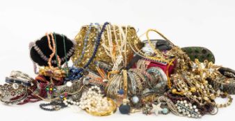 LARGE QUANTITY OF COSTUME & DRESS JEWELLERY including modern bangles, earrings, silver charm