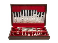 CANTEEN MODERN KINGS PATTERN ELECTROPLATED TABLE SERVICE FOR SIX, in red cloth lined box, complete