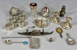 GROUP OF SMALL SILVER/WHITE METAL COLLECTABLES including matchbook holder, pair of squat