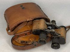 BAUSCH & LOMB BINOCULARS for the US Army Signal Corps, serial no. E877E04, the leather case with
