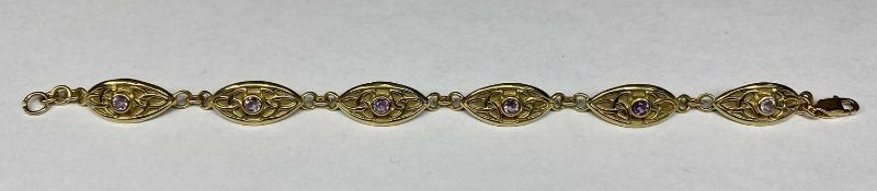 9CT GOLD BRACELET, oval links set with pale amethysts, 16cms (l), 10.0gms Provenance: private