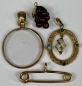 VARIOUS PENDANTS including 9ct gold circular framed magnifying glass, 25mm (diam.), 9ct gold pin,