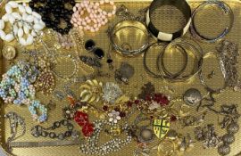 GROUP OF SILVER/WHITE METAL JEWELLERY including bangles, rings, earrings, bracelets and box