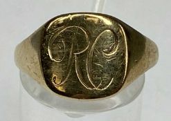 9CT GOLD SIGNET RING monogrammed R.C., size T, 4.3gms Provenance: private collection Ynys Môn