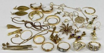 ASSORTED GOLD / YELLOW METAL JEWELLERY including earrings, rings, pendants etc., some set with