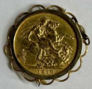 EDWARD VII 1910 GOLD SOVEREIGN mounted as a brooch, 10.1gms gross Provenance: private collection