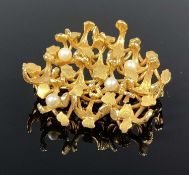 PEARL MOUNTED CONTEMPORARY BROOCH, possibly 14ct gold, 12gms Provenance: private collection Conwy