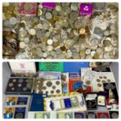 ASSORTED COMMEMORATIVE COINS including Royal Mint proof coin collections 1984-1986, various