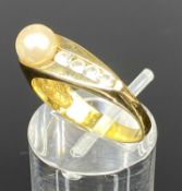 UNMARKED CONTEMPORARY GOLD RING set with pearl and diamond chips, size N, 3.1gms Provenance: