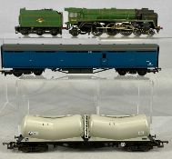 AMENDED DESCRIPTION - N.B. THERE IS NO BRADLEY MANOR IN THIS LOT - BACHMANN LOCOMOTIVE & TENDER, GWR