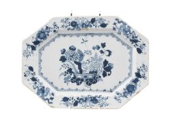 18TH C. IRISH DELFT PLATTER, Dublin c. 1750-60, octagonal form painted with the 'Chinese Flower-
