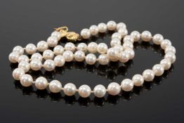 SINGLE STRAND CULTURED PEARL NECKLACE, 9ct gold bow clasp set with diamond chip, 51cms long, in