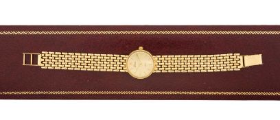 9CT GOLD GENEVE LADIES' BRACELET WATCH, gilt dial signed 'Geneve' and 'GOLD' quartz movement, rice-