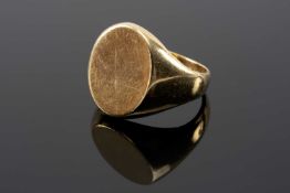 18CT GOLD SIGNET RING, ring size O, 12.5gms in Pyke & Sons ring box Provenance: private collection