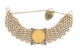 1881 VICTORIA GOLD SOVEREIGN SET BRACELET, in 9ct frame and gatelink band with padlock clasp, tot wt