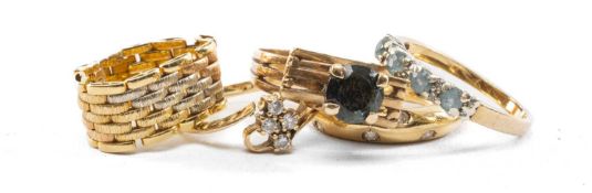 FIVE ASSORTED GOLD RINGS, comprising contemporary 18ct 8-stone diamond ring, 18ct 4-stone diamond