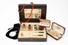 ASSORTED JEWELLERY comprising boxed 9ct gold brooch / tie pin engraved 'E. A. B', boxed ladies