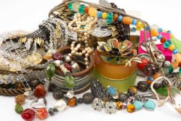 COLLECTION STYLISH COSTUME JEWELLERY, including Mimco leaf & chain bracelet and necklace, Algerian