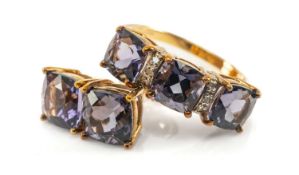 9CT GOLD BLUEBERRY QUARTZ 3-STONE RING & EAR STUDS, the ring with cushion cut stones 6 x 6mm