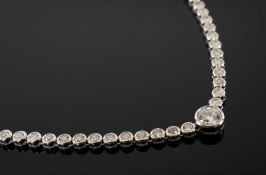 WHITE METAL DIAMOND LINE NECKLACE, set with central diamond (1.0cts approx.), with a further 101