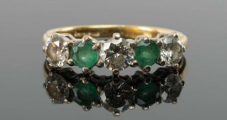18CT GOLD DIAMOND & EMERALD RING, claw set with 3 round brilliant cut diamonds and 2 emeralds, tot