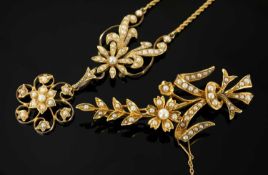 15CT GOLD SEED PEARL BAR BROOCH of flower design, 7.5gms, together with similar 18ct gold drop