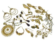 GROUP OF ASSORTED YELLOW METAL JEWELLERY including earrings and pendant, 67gms Provenance:
