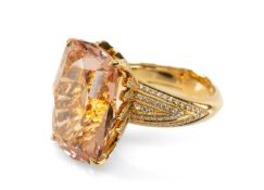 KAT FLORENCE 18K MORGANITE & DIAMOND RING, radiant cut stone in diamond set claws and shoulders, the