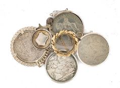 9CT GOLD COIN BROOCH MOUNT & CROWNS, the oak leaf/acorn brooch frame 4.2gms, the four crowns datin