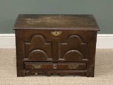 GOOD 18TH CENTURY OAK COFFER BACH, with fielded and arched panels, base drawer, 46 (h) x 73 (w) x