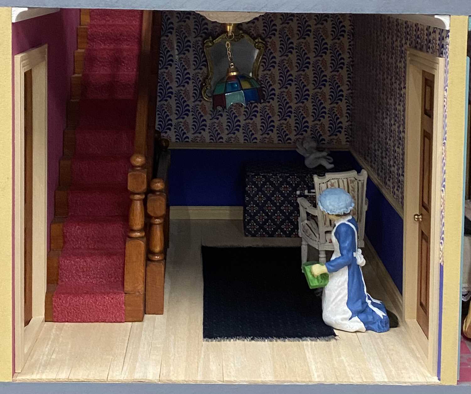 GOOD LARGE MODERN DOLL'S HOUSE WITH COMPREHENSIVE CONTENTS, 88 (h) x 83 (w) x 47cms (d) - Image 10 of 20