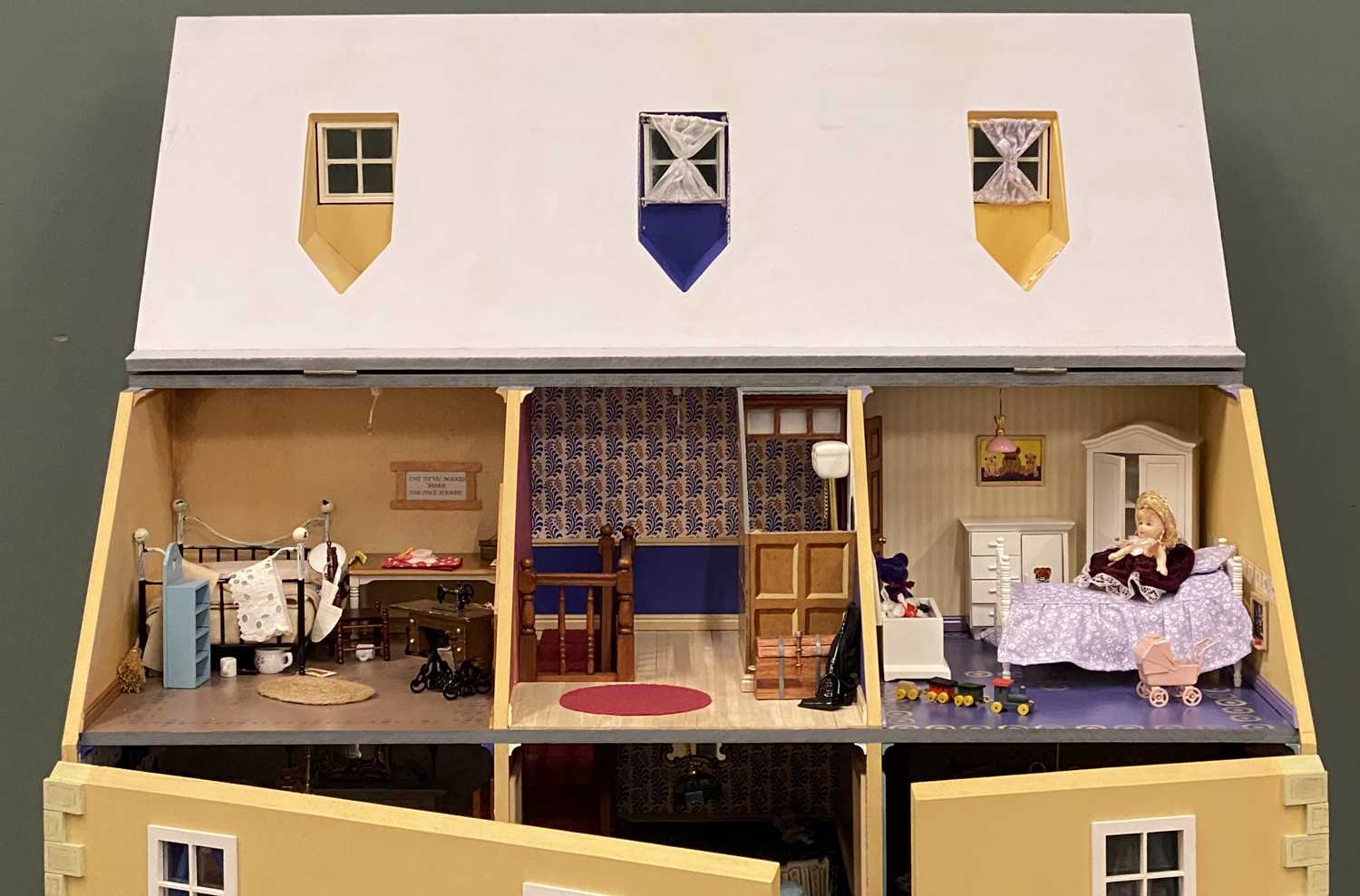 GOOD LARGE MODERN DOLL'S HOUSE WITH COMPREHENSIVE CONTENTS, 88 (h) x 83 (w) x 47cms (d) - Image 4 of 20