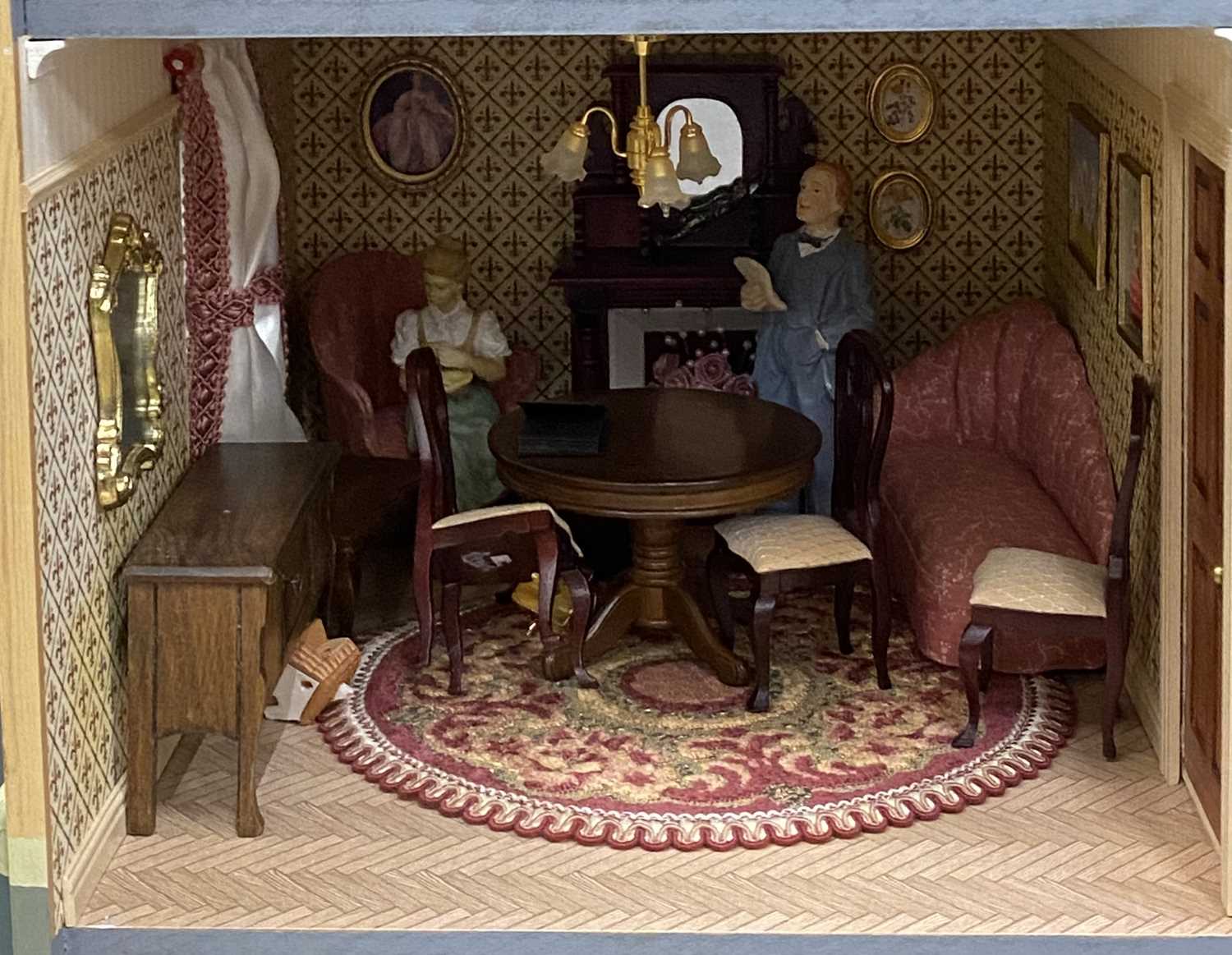 GOOD LARGE MODERN DOLL'S HOUSE WITH COMPREHENSIVE CONTENTS, 88 (h) x 83 (w) x 47cms (d) - Image 12 of 20