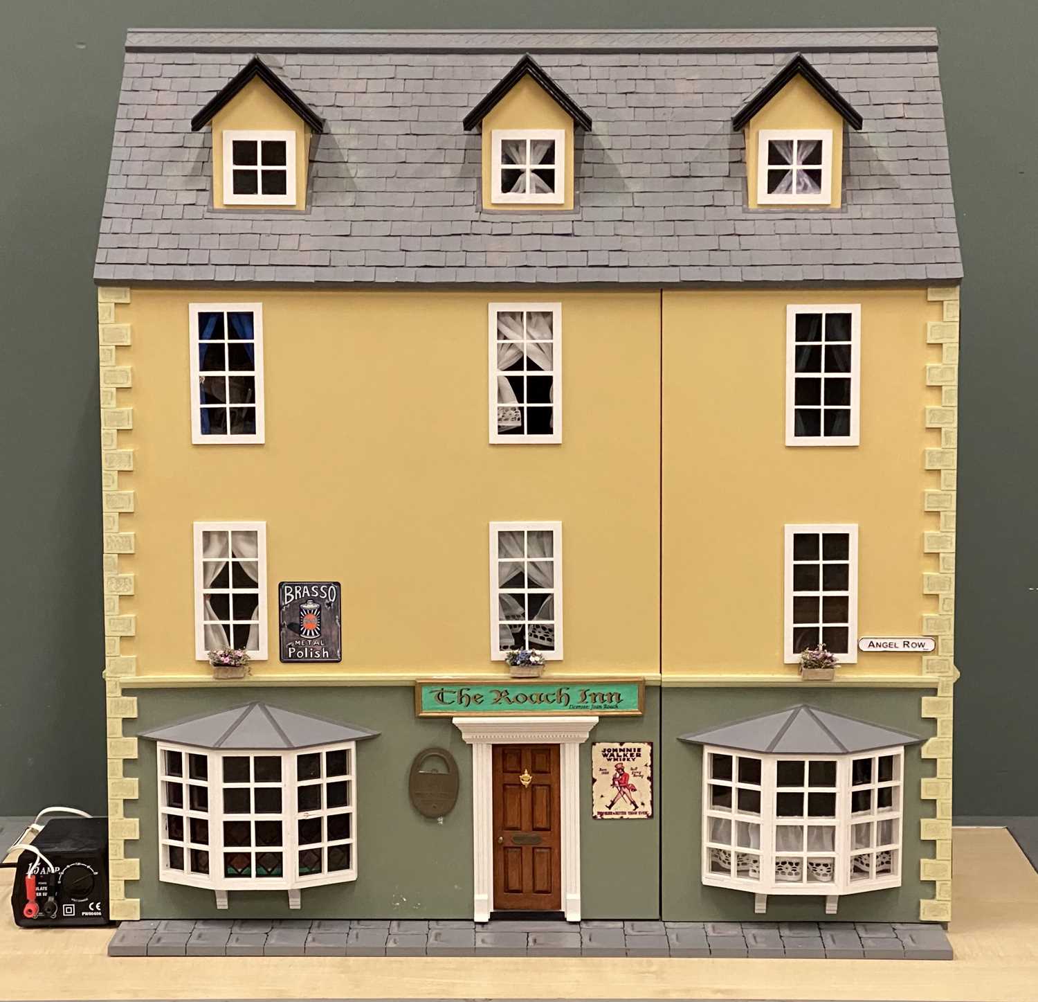 GOOD LARGE MODERN DOLL'S HOUSE WITH COMPREHENSIVE CONTENTS, 88 (h) x 83 (w) x 47cms (d)