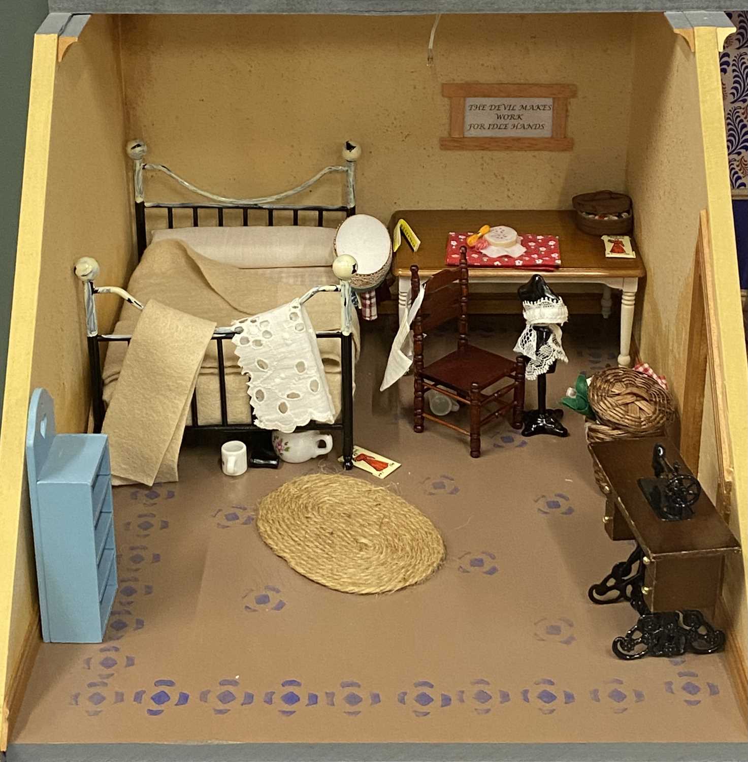 GOOD LARGE MODERN DOLL'S HOUSE WITH COMPREHENSIVE CONTENTS, 88 (h) x 83 (w) x 47cms (d) - Image 6 of 20