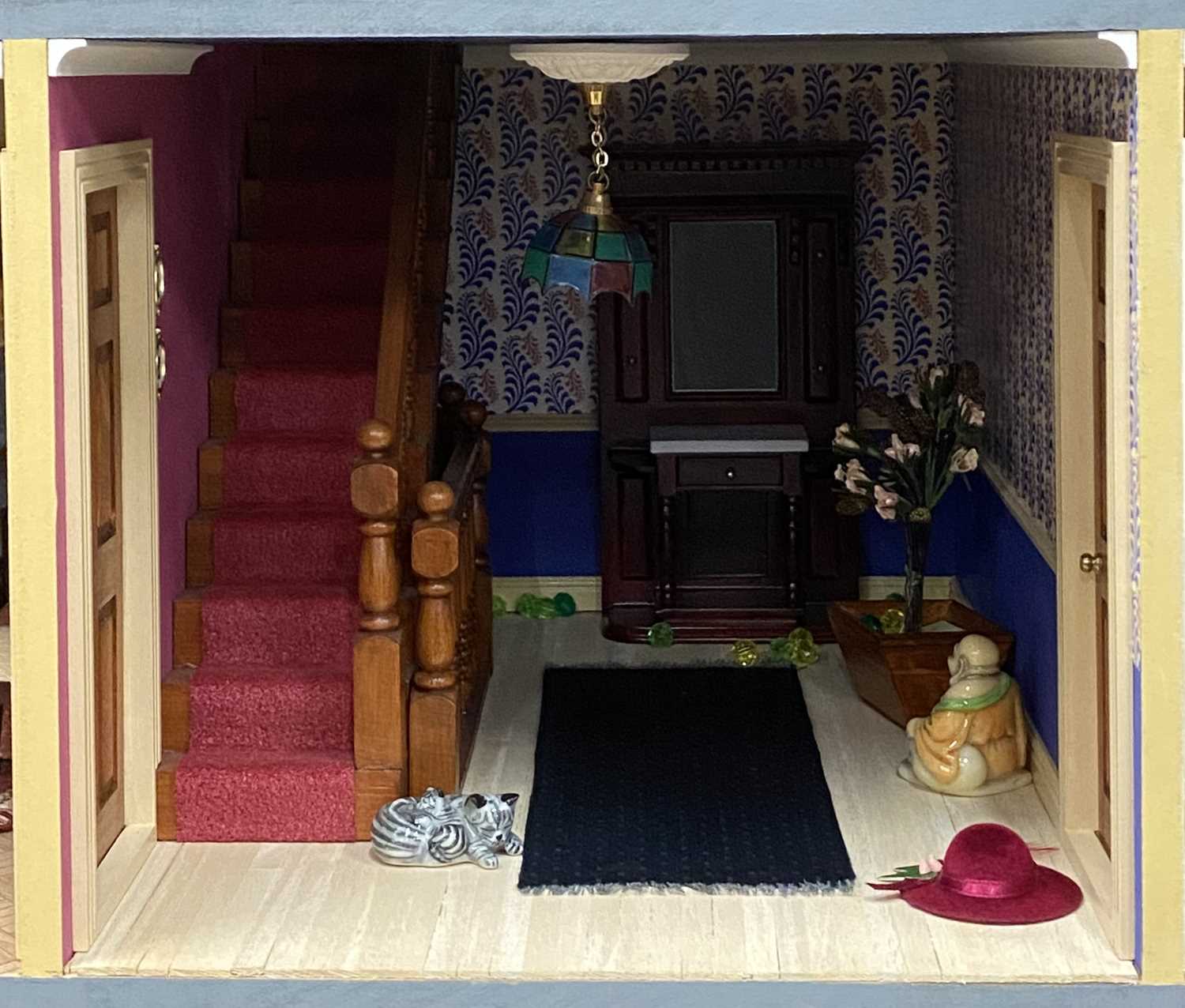 GOOD LARGE MODERN DOLL'S HOUSE WITH COMPREHENSIVE CONTENTS, 88 (h) x 83 (w) x 47cms (d) - Image 13 of 20