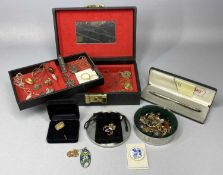 JEWELLERY BOX & CONTENTS including silver ingot pendant and chain, cabochon stone ring, circular