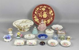 ASSORTED DECORATIVE CERAMICS comprising a pair of Royal Crown Derby floral pin trays, small Coalport