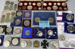 ASSORTED COMMEMORATIVE & COLLECTORS COINS including two cased Royal Mint pre-decimal proof coin