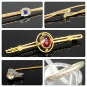 ASSORTED JEWELLERY including 9ct gold brooch set with central garnet and seed pearls, 2.2gms, 9ct