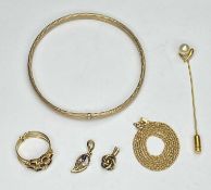 ASSORTED GOLD/YELLOW METAL JEWELLERY including garnet set triple band ring, torque bangle, fine link