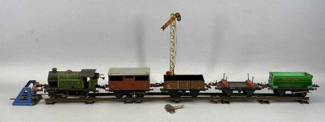 VINTAGE HORNBY O GAUGE CLOCKWORK TRAINSET comprising LNER locomotive 460 in green livery with key,