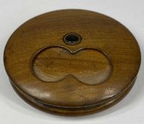 RARE VICTORIAN CIRCULAR FRUIT WOOD MISER'S SNUFF BOX having revolving cover, 9cms (diam.)