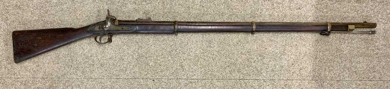 VICTORIAN THREE BAND PERCUSSION RIFLE, 99cms barrel, lock plate engraved '1862/Tower' and 'Crown/V.