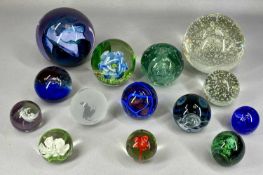GROUP OF DECORATIVE GLASSWARE including floral bubbles and globe, 15cms (h) the tallest (14)